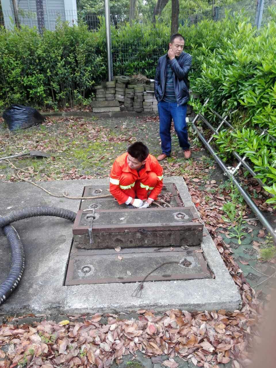 抱由镇吸污抽粪