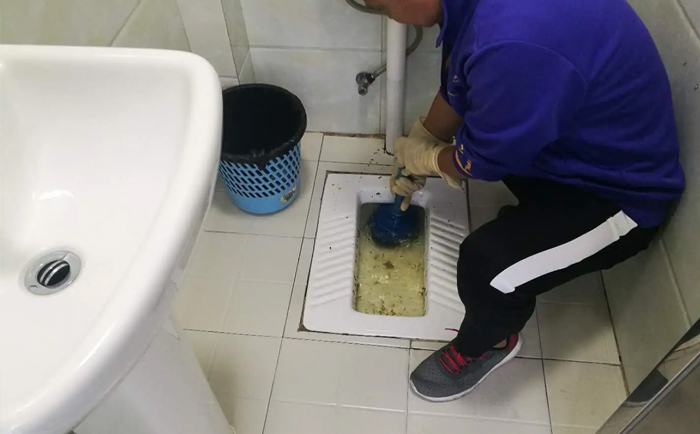 抱由镇疏通蹲坑