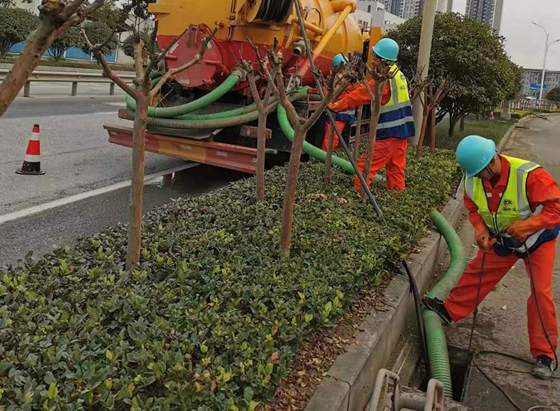 抱由镇市政管道清淤