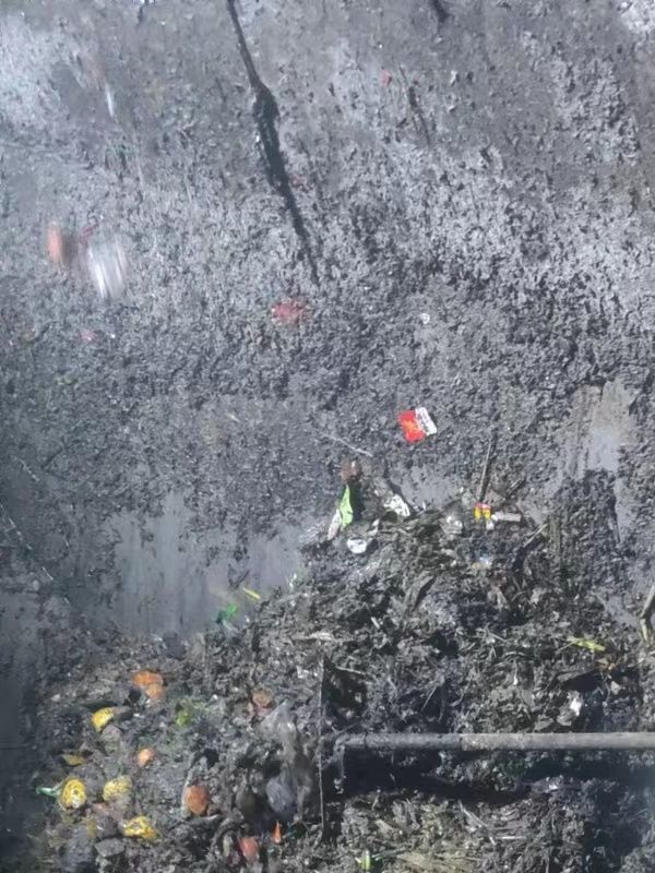 抱由镇污水池清理